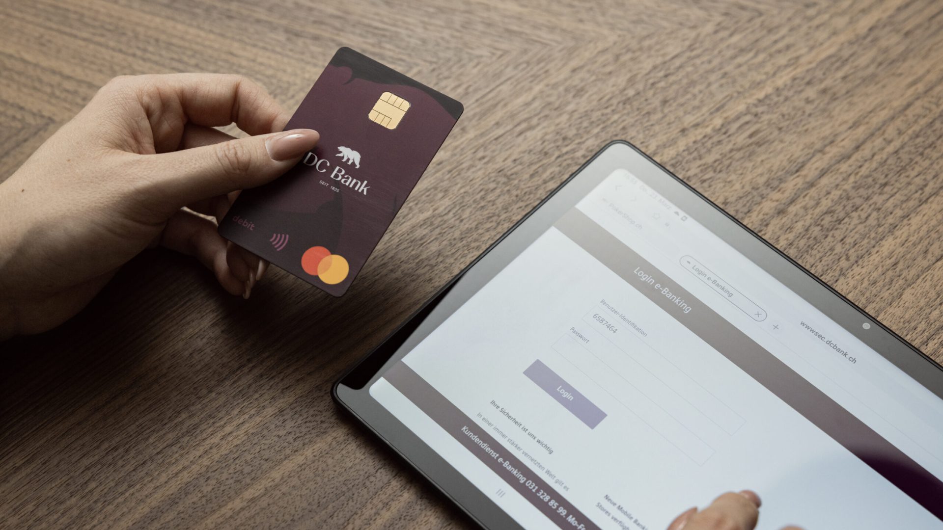 Karte der DC Bank und e-banking Login der DC Bank