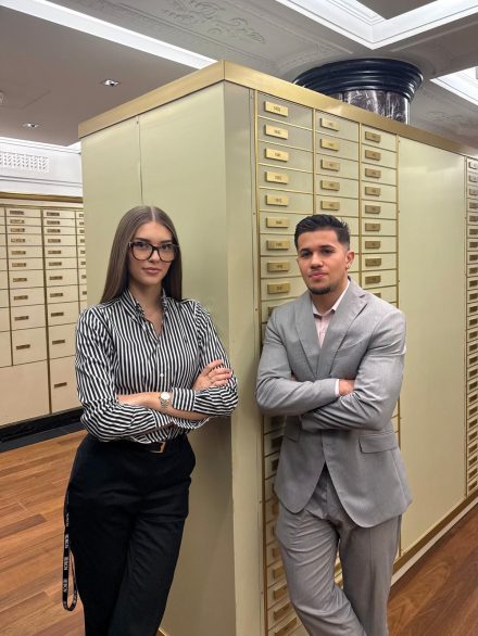 Foto Fabian bei der Bank 3