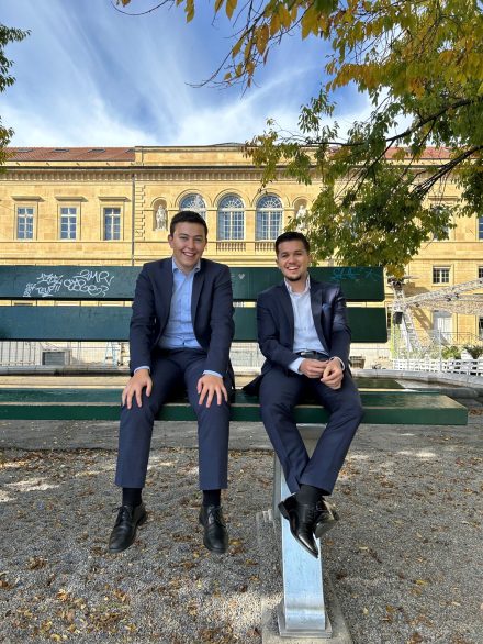 Foto Fabian bei der Bank 4